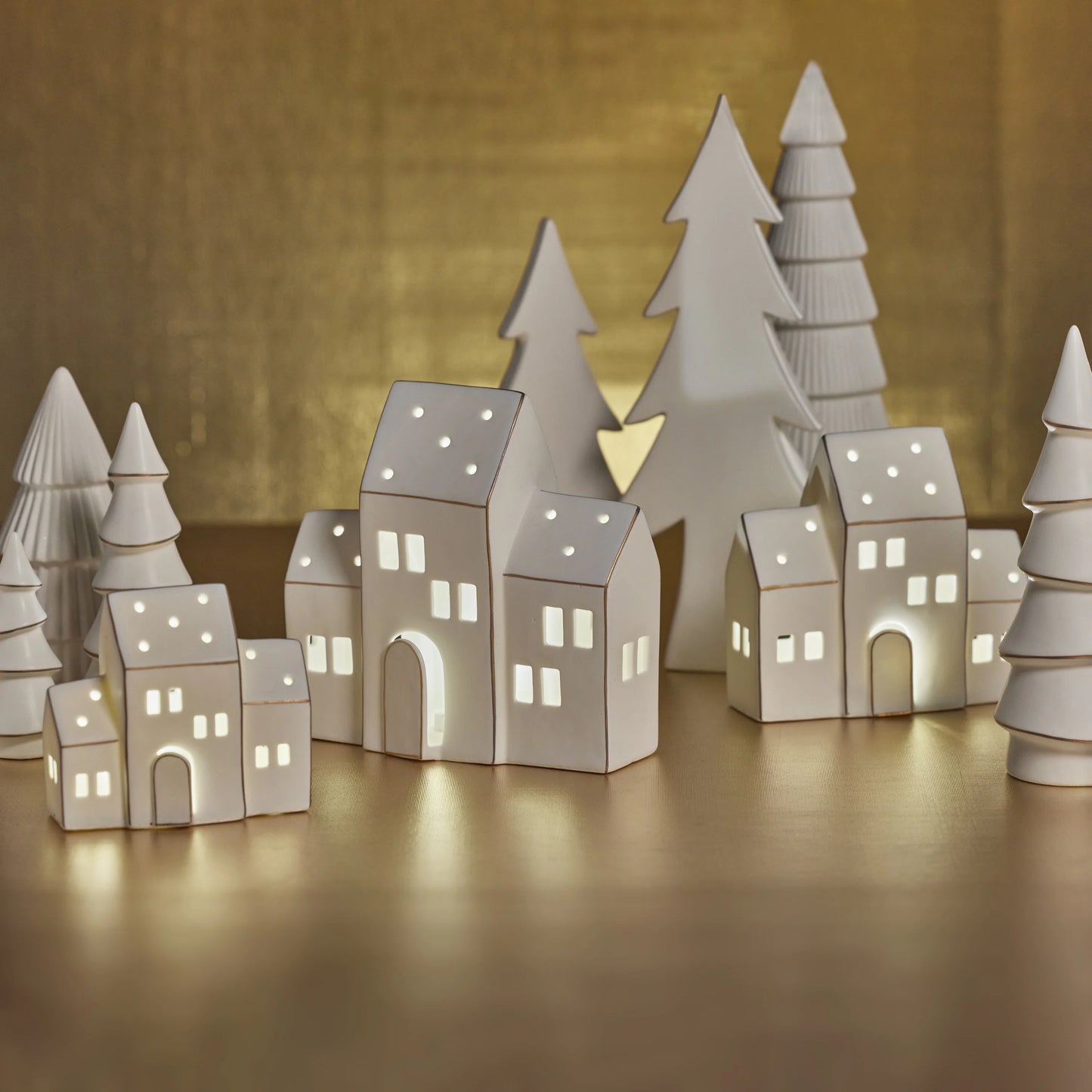 Zermatt LED porcelain house with gold trim